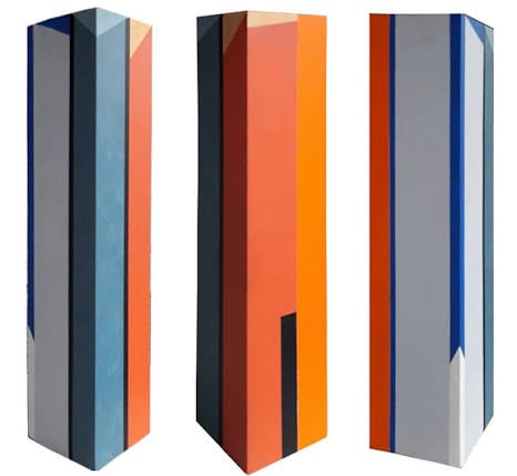 Esculturas geométricas en madera y metal